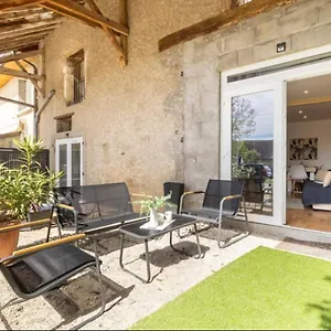 https://apt-charmant-t4.hotels-rhonealpes.com